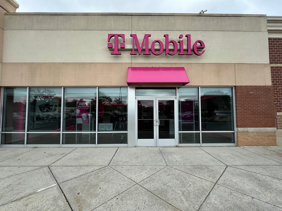  Exterior photo of T-Mobile Store at Browning Ln & Kings Hwy, Brooklawn, NJ 