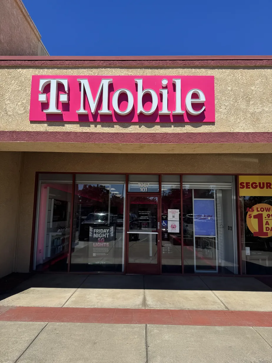  Exterior photo of T-Mobile Store at C St & Hwy 99, Galt, CA 