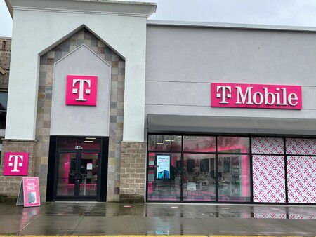 Exterior photo of T-Mobile Store at Northgate Station, Seattle, WA
