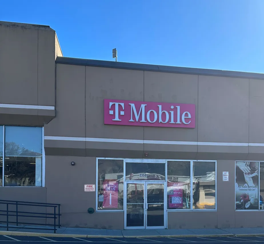  Exterior photo of T-Mobile Store at Central Park & Crisfield, Yonkers, NY 