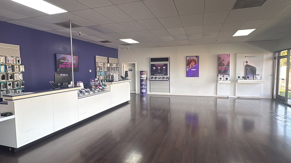 Metro by T-Mobile 3719 Wilson Rd - 3719 Wilson Rd 