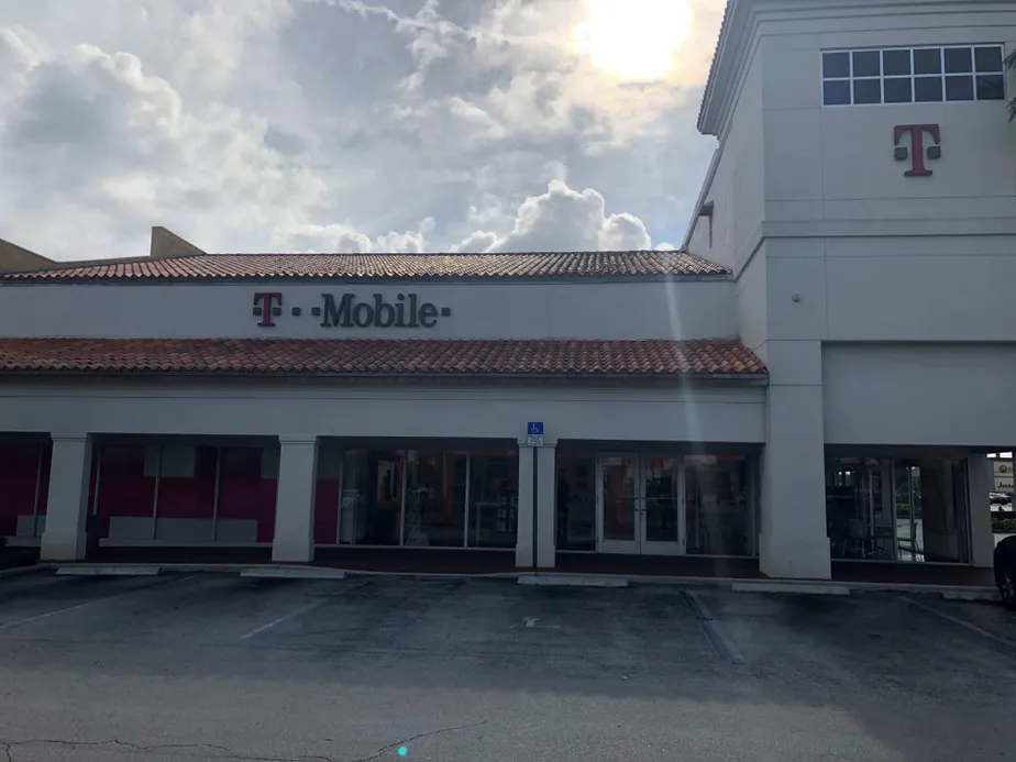 Exterior photo of T-Mobile store at Okeechobee Blvd & Frank St, West Palm Beach, FL