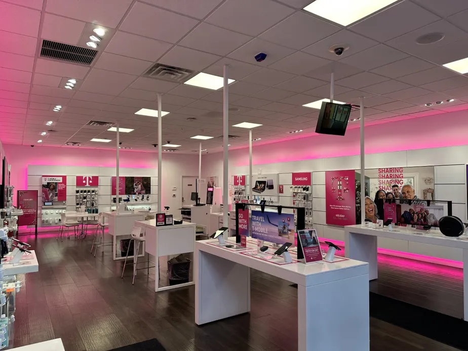 Foto del interior de la tienda T-Mobile en Jamaica & Sutphin, Jamaica, NY