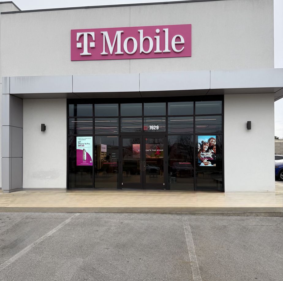 Exterior photo of T-Mobile Store at Kingston Pike & Buckingham, Knoxville, TN