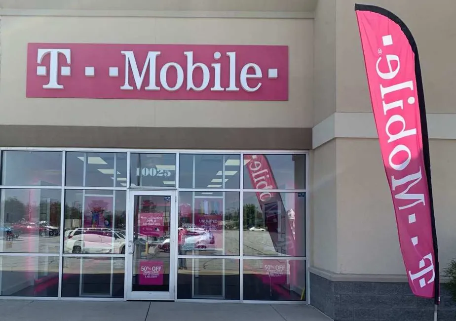 Foto del exterior de la tienda T-Mobile en Lima Rd & Northbrook Blvd, Fort Wayne, IN