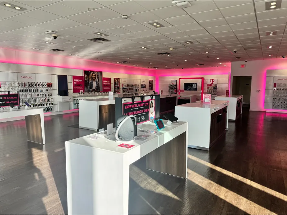  Interior photo of T-Mobile Store at W 49th St & W 8th Ave, Hialeah, FL 