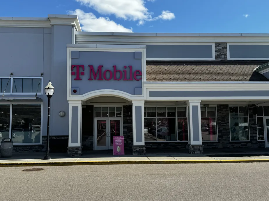 Foto del exterior de la tienda T-Mobile en The Crossing at Smithfield, Smithfield, RI
