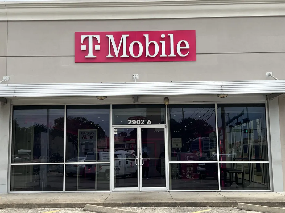  Exterior photo of T-Mobile Store at Loop 610 & N Shepherd, Houston, TX 