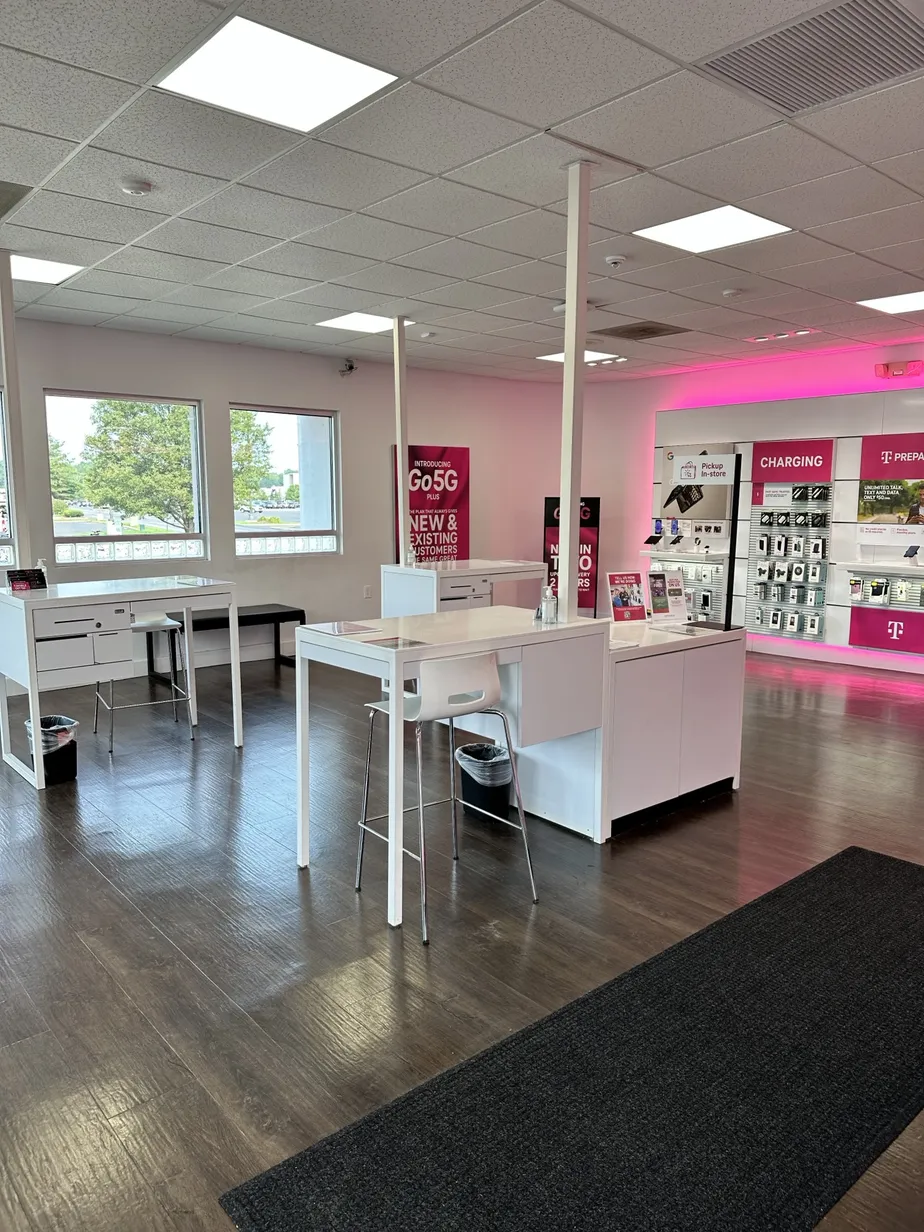 Interior photo of T-Mobile Store at Great East Plaza, Niles, OH