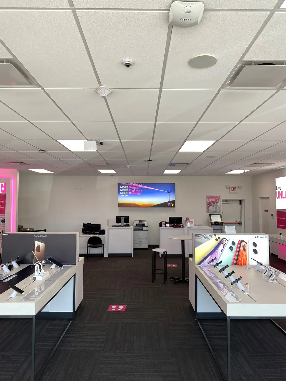 Foto del interior de la tienda T-Mobile en Hwy 490 & Airport Rd, Gulfport, MS