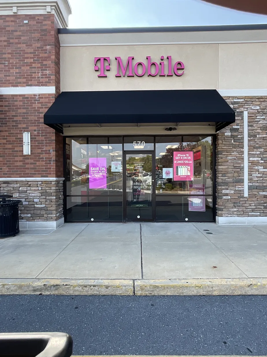  Exterior photo of T-Mobile Store at Centerville Square, Lancaster, PA 