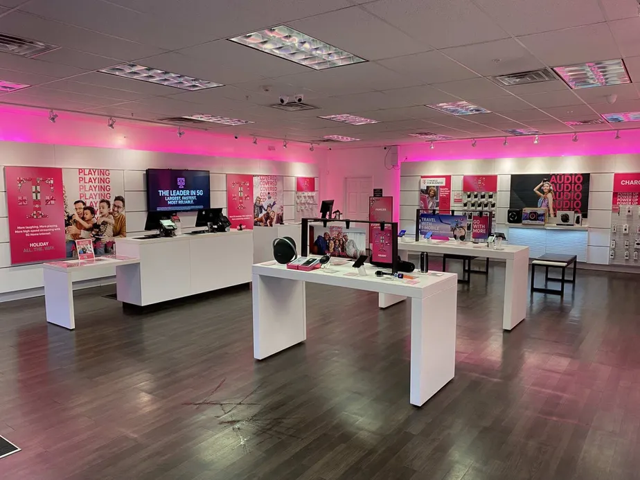  Interior photo of T-Mobile Store at Elizabeth Ave & Bridge St, Elizabeth, NJ 