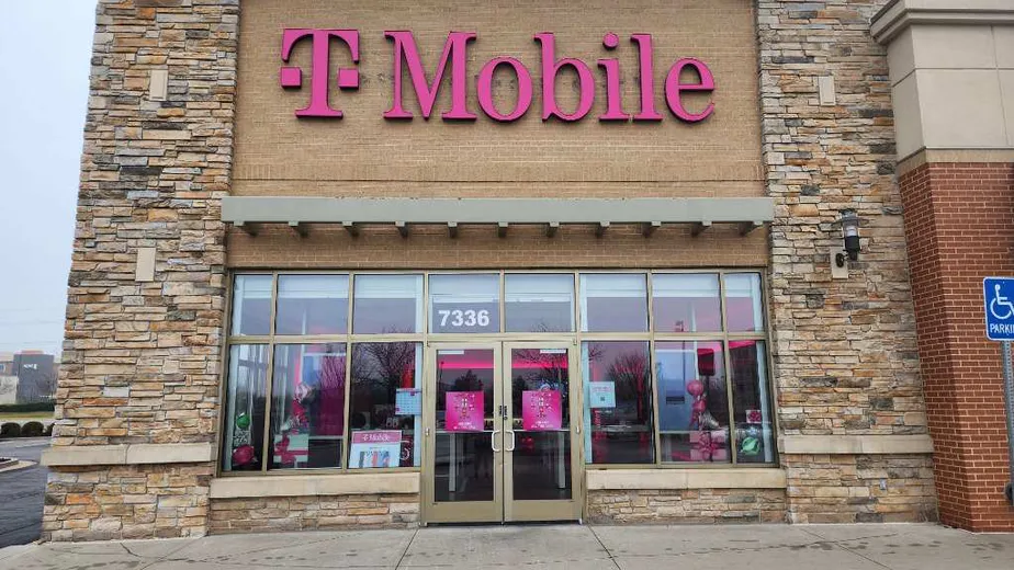 Exterior photo of T-Mobile Store at 135th St & Metcalf Ave, Overland Park, KS
