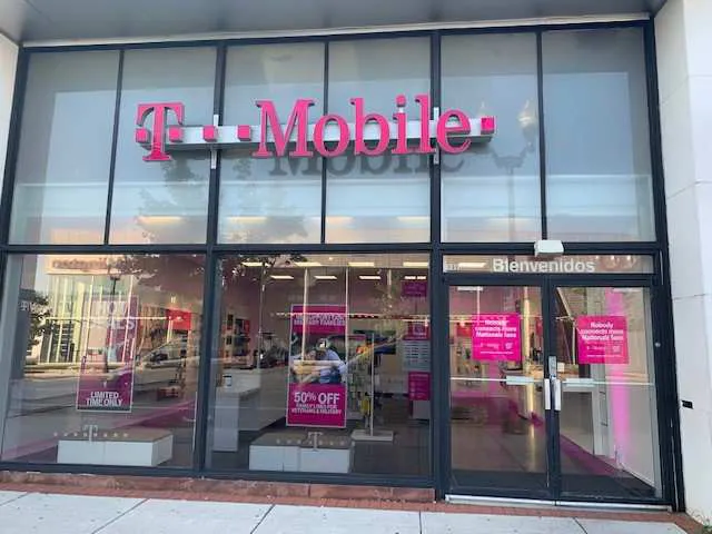 Exterior photo of T-Mobile store at Columbia Pike & S Glebe Rd, Arlington, VA