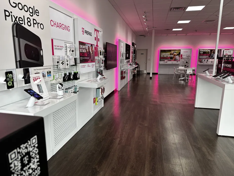 Foto del interior de la tienda T-Mobile en Bells Hwy & Mt Carmel Rd, Walterboro, SC