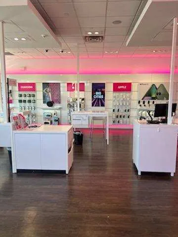 Interior photo of T-Mobile Store at 348th & 16th, Federal Way, WA