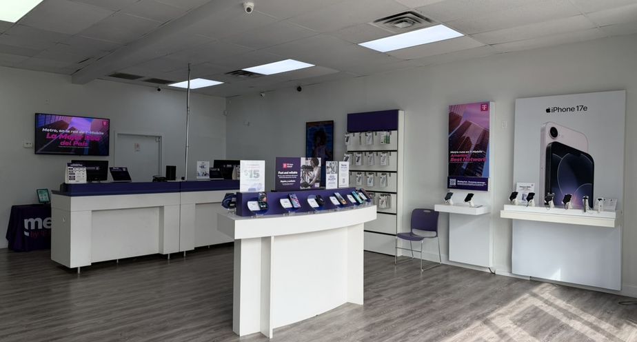 Metro by T-Mobile 8001 Lawndale St - 8001 Lawndale St 