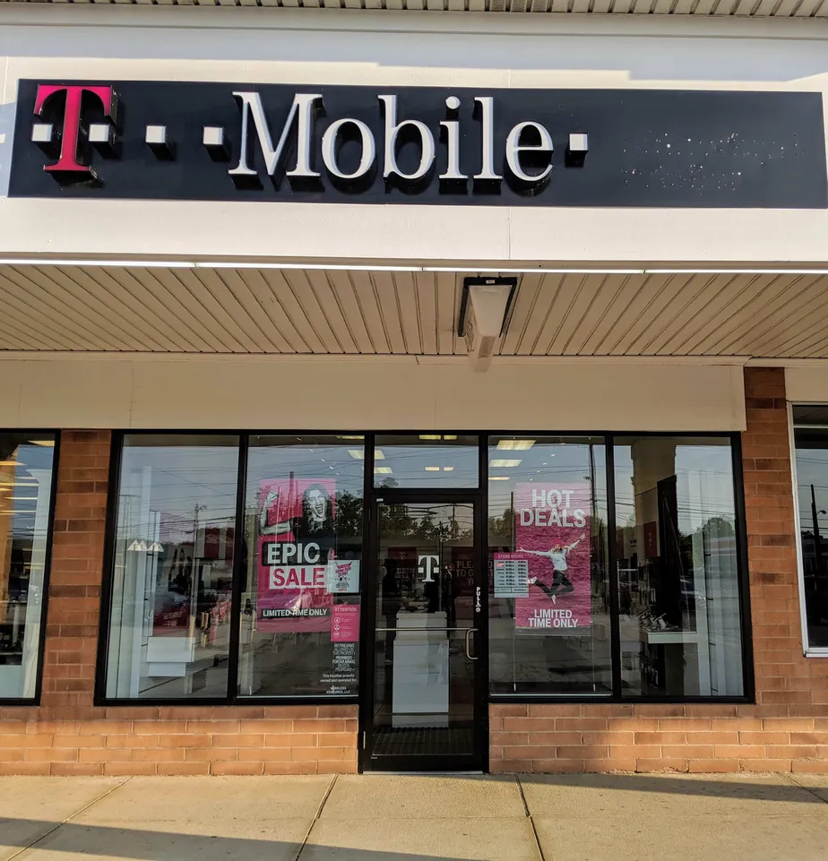 Exterior photo of T-Mobile store at Bagley & County Hwy 276, Berea, OH