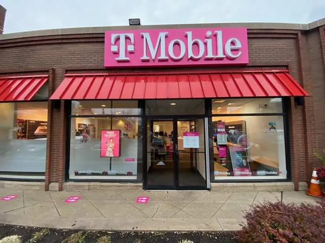 Exterior photo of T-Mobile store at E 53rd St & Dorchester Ave, Chicago, IL