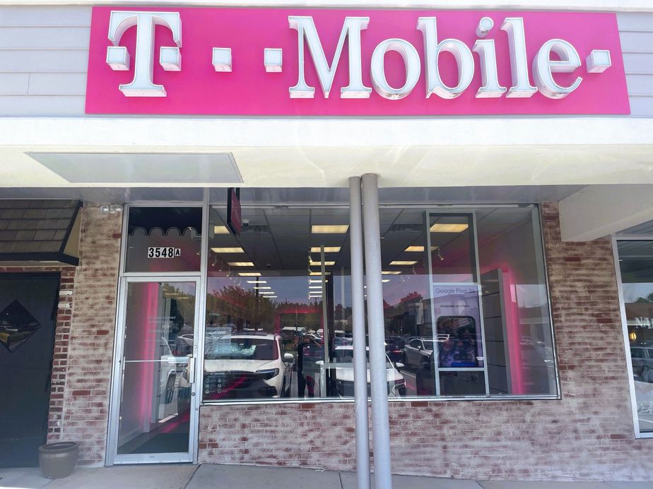  Exterior photo of T-Mobile Store at W Chester Pk & S Newtown St Rd, Newtown Square, PA 