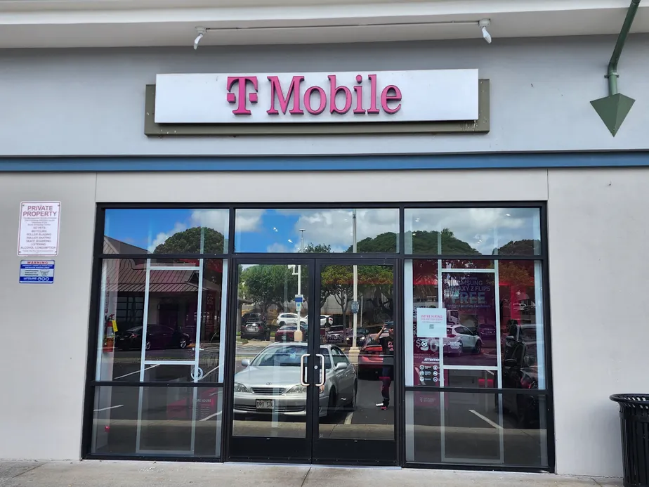 Exterior photo of T-Mobile Store at Kunia Shopping Center, Waipahu, HI