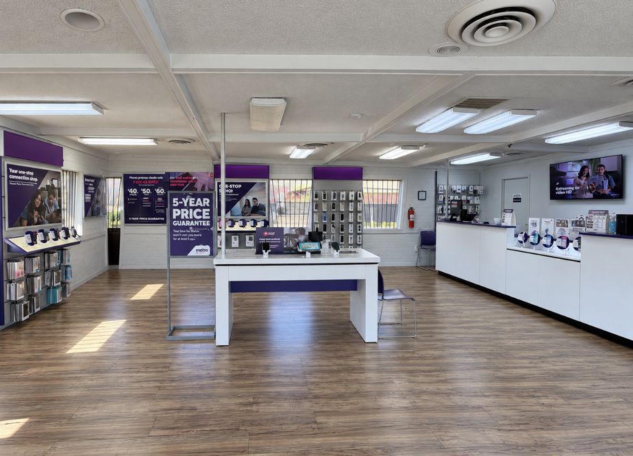 Metro by T-Mobile 5400 1st Ave N - 5400 1st Ave N