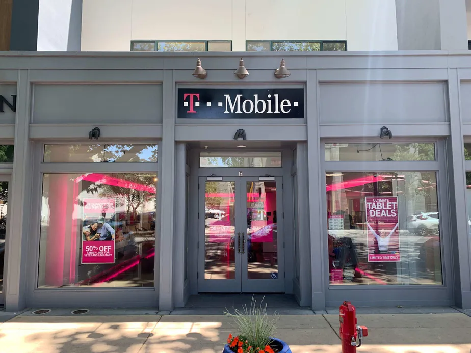 Exterior photo of T-Mobile store at F & 1st, Davis, CA