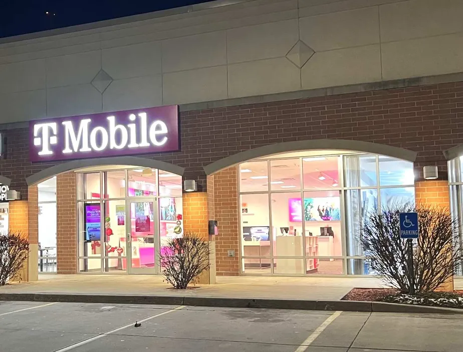 Exterior photo of T-Mobile Store at Blairs Ferry Rd & Cimmie Ave, Cedar Rapids, IA