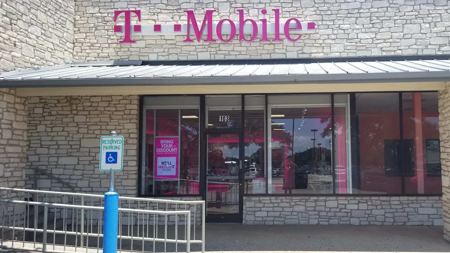 Exterior photo of T-Mobile store at Thousand Oaks & Jones Maltsberger, San Antonio, TX
