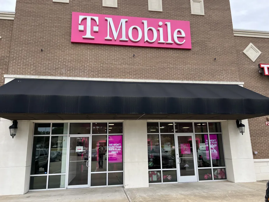 Exterior photo of T-Mobile Store at W SW Loop 323 & Kinsey Dr, Tyler, TX