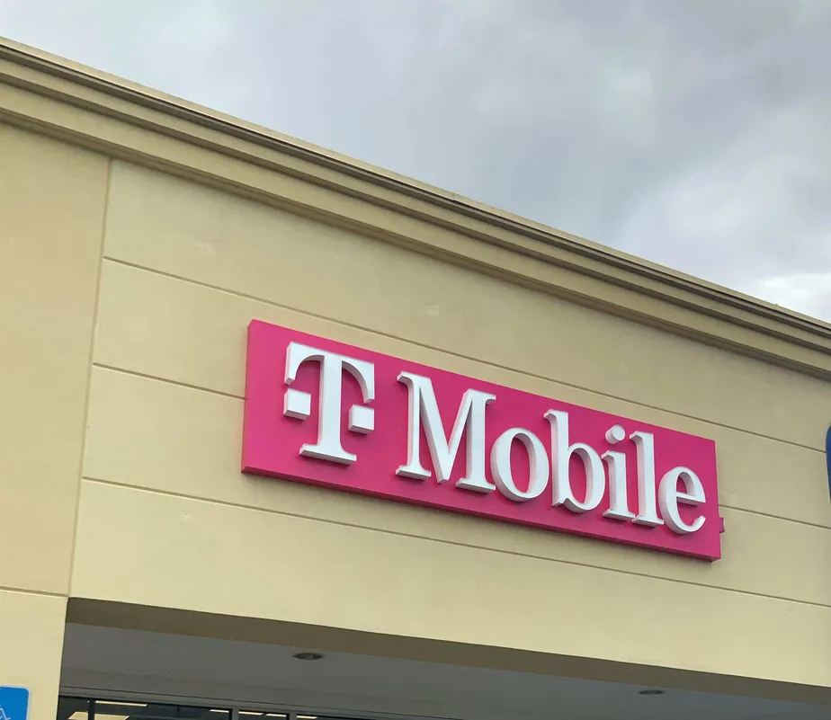 Exterior photo of T-Mobile store at S Semoran Blvd & Curry Ford Rd, Orlando, FL
