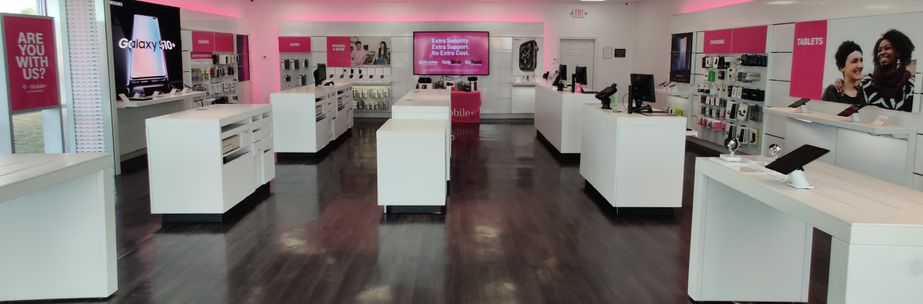  Interior photo of T-Mobile Store at S Bibb Ave & E Main St, Eagle Pass, TX 
