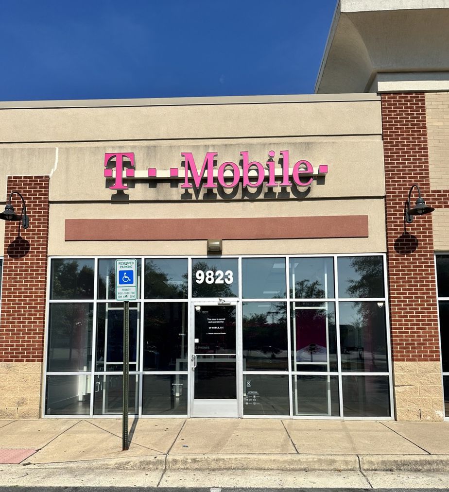  Exterior photo of T-Mobile Store at Jefferson Davis Hwy & Spotsylvania, Fredericksbrg, VA 