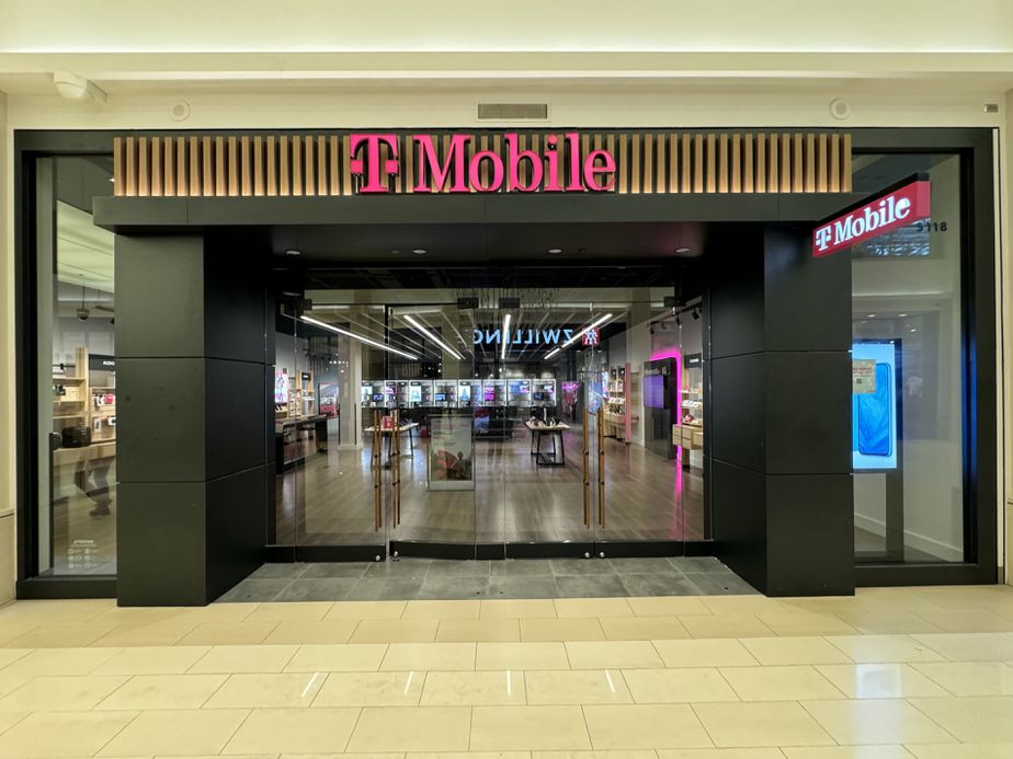 Exterior photo of T-Mobile Store at Mall of America, Bloomington, MN
