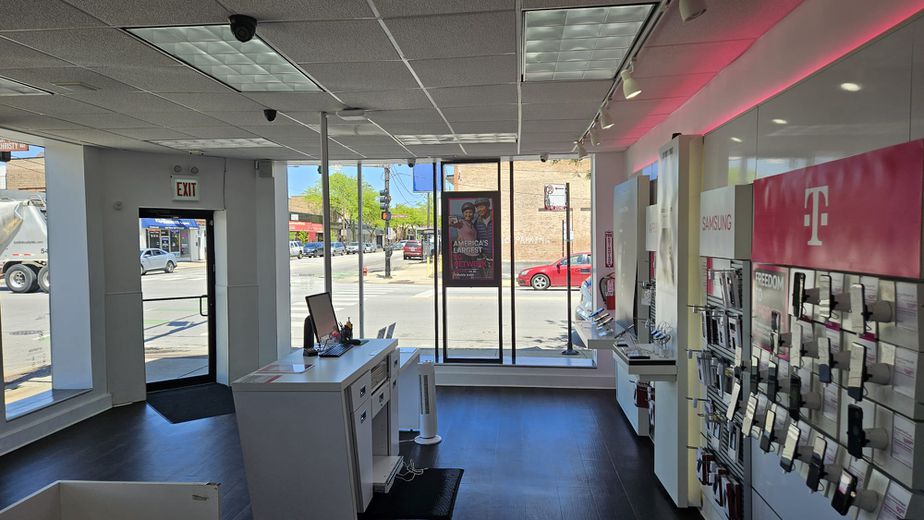 Interior photo of T-Mobile Store at 106th & Ewing, Chicago, IL