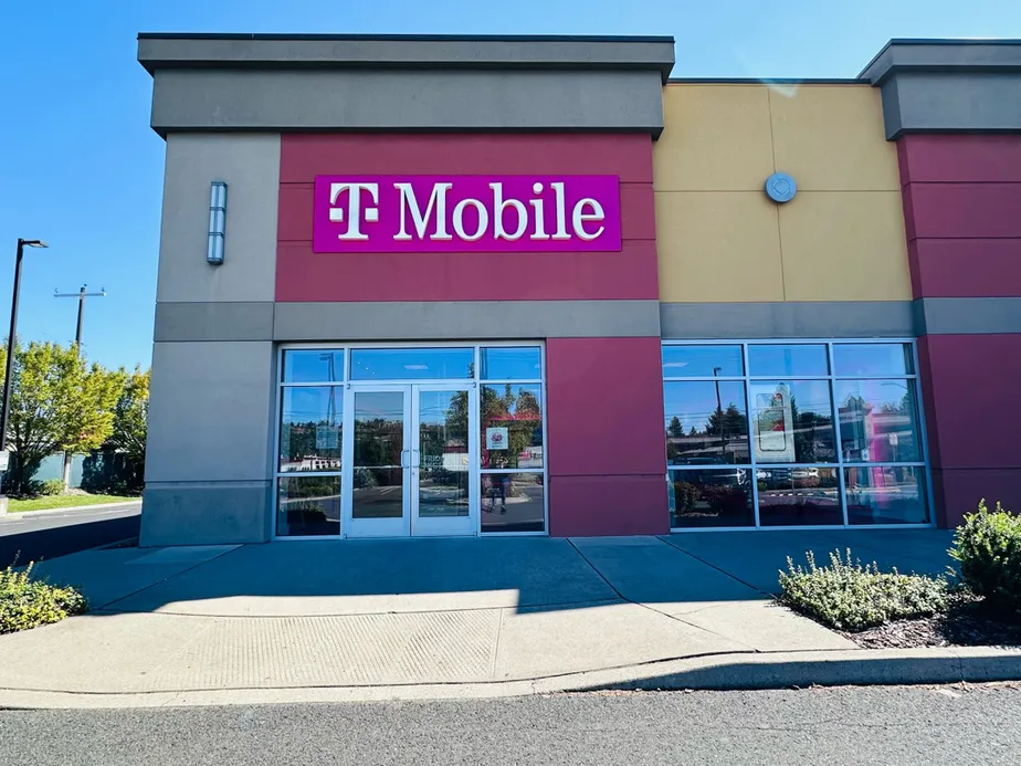  Exterior photo of T-Mobile Store at Spokane, Division & Lincoln, Spokane, WA 