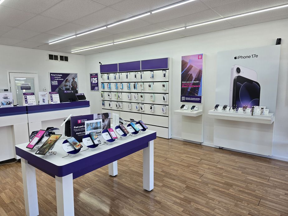 Metro by T-Mobile 2329 Vance Jackson Rd - 2329 Vance Jackson Rd 