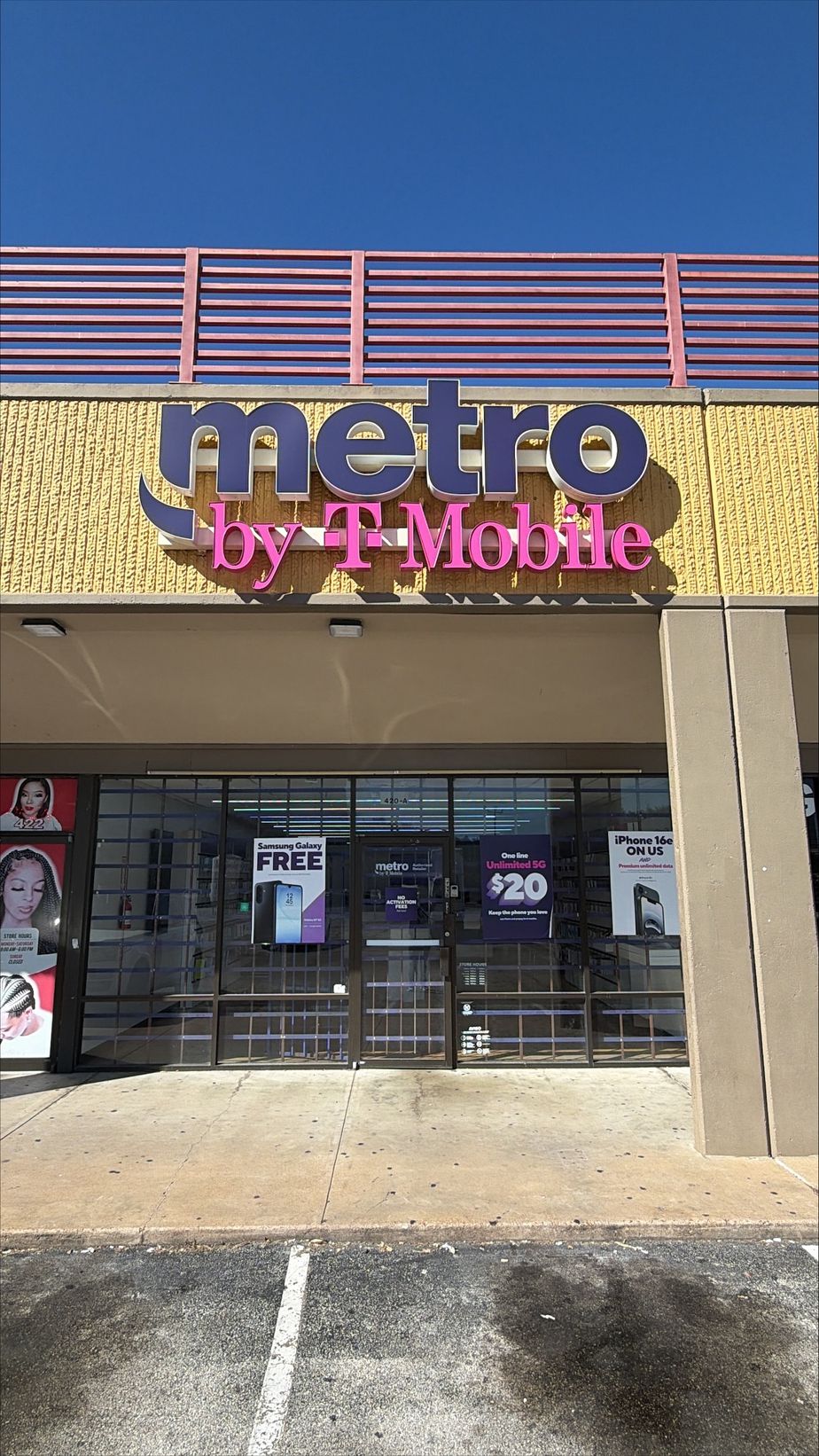 Metro by T-Mobile 420 W Greens Rd - 420 W Greens Rd 