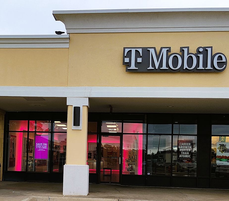 Exterior photo of T-Mobile Store at Sw 45th Ave & Bell St, Amarillo, TX