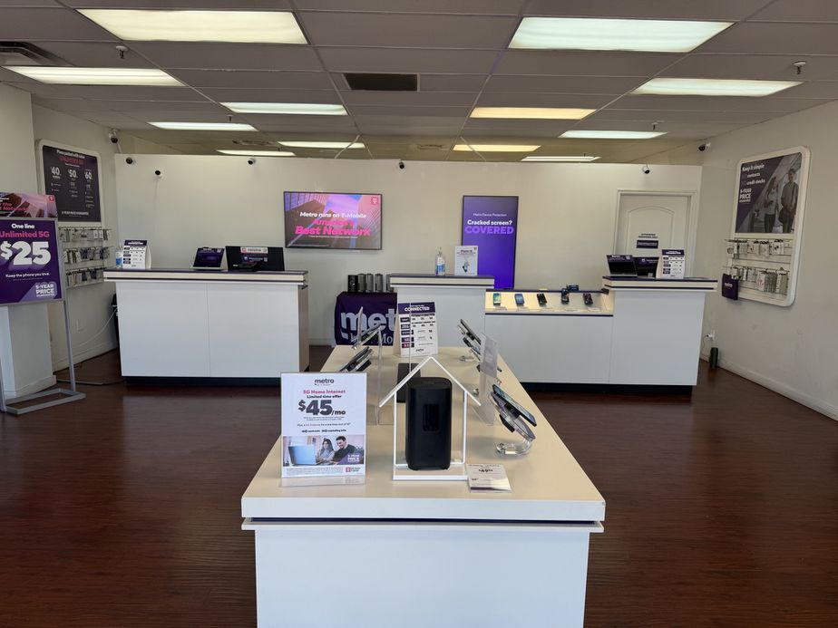 Metro by T-Mobile 87 W 3300 S - 87 W 3300 S 