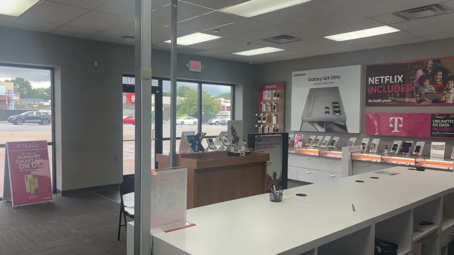  Interior photo of T-Mobile Store at Broadway St & N 36th St, Quincy, IL 