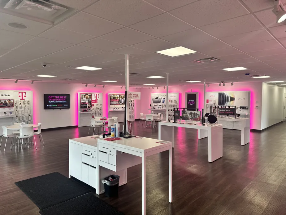  Interior photo of T-Mobile Store at MLK Jr Blvd & Bowman Blvd, Greenville, MS 