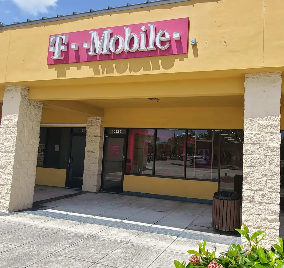 Exterior photo of T-Mobile store at S Federal Hwy & Jennings Rd, Port St. Lucie, FL