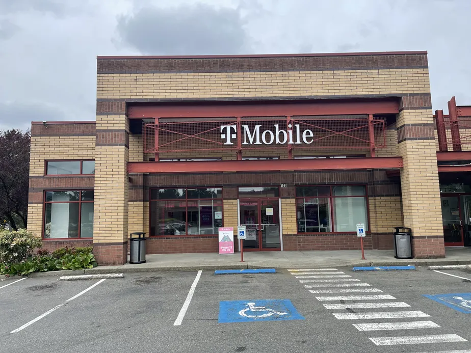  Exterior photo of T-Mobile Store at NW Sammamish Road & 12th Ave NW, Issaquah, WA 