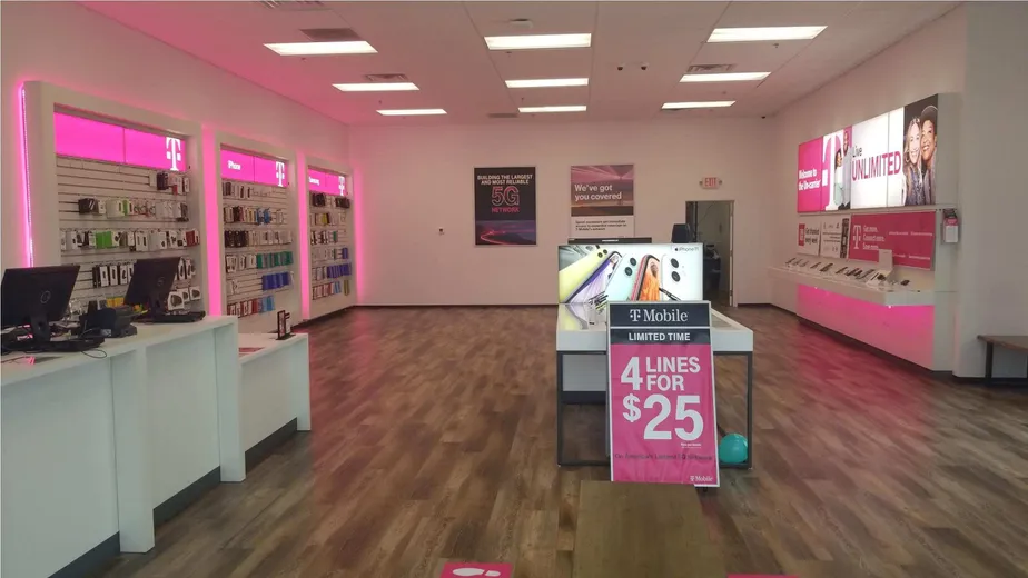 Foto del interior de la tienda T-Mobile en Dorchester Rd & Wescott Blvd, Summerville, SC