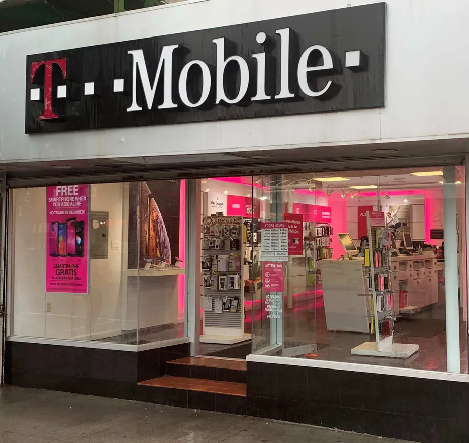Foto del exterior de la tienda T-Mobile en Ferry St & Monroe St 2, Newark, NJ