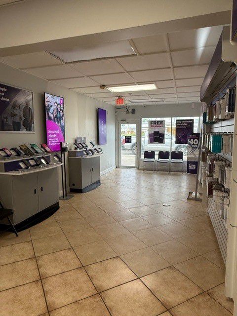 Metro by T-Mobile 1117 Lake Ave - 1117 Lake Ave 
