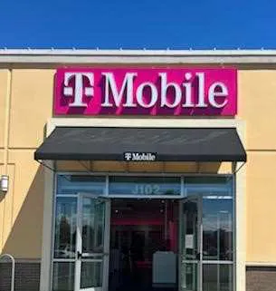 Exterior photo of T-Mobile Store at 348th & 16th, Federal Way, WA