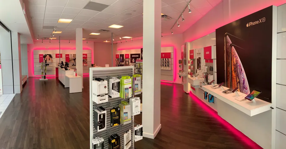 Foto del interior de la tienda T-Mobile en Provo Town Center 2, Provo, UT