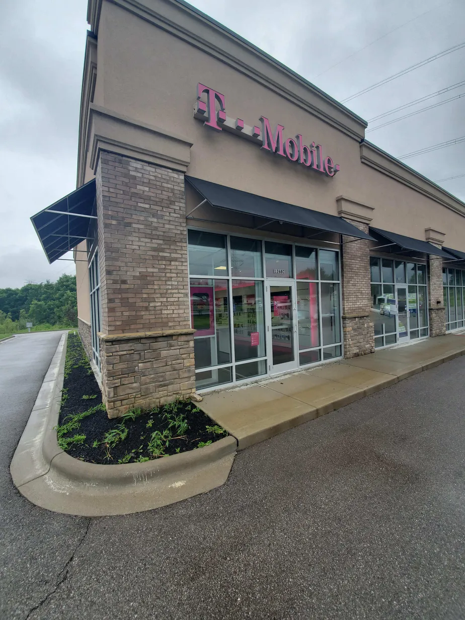 Exterior photo of T-Mobile store at Ohio Pike & Bach Buxton, Amelia, OH